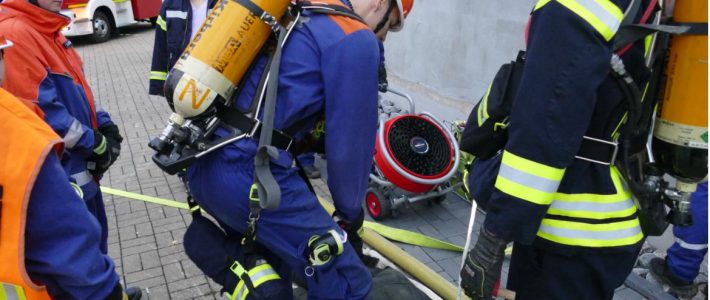 Gemeinsame Übung der Jugendfeuerwehr und der Einsatzabteilung