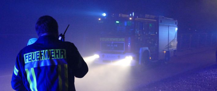Busbrand im Gewerbegebiet Hünfeldener Höhe – Gemeinschaftsübung der Wehren aus Dauborn, Kirberg, Neesbach und Ohren