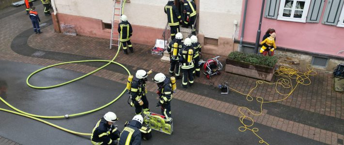 Großbrand im alten Ortskern – Jahresabschlussübung der Feuerwehren Kirberg und Ohren