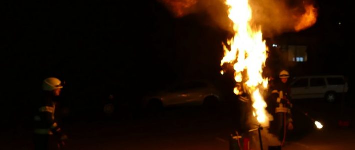 Brennen, löschen, staunen: Jugendfeuerwehr Hünfelden-Kirberg in Aktion Brennen, löschen, staunen: Jugendfeuerwehr Hünfelden-Kirberg in Aktion